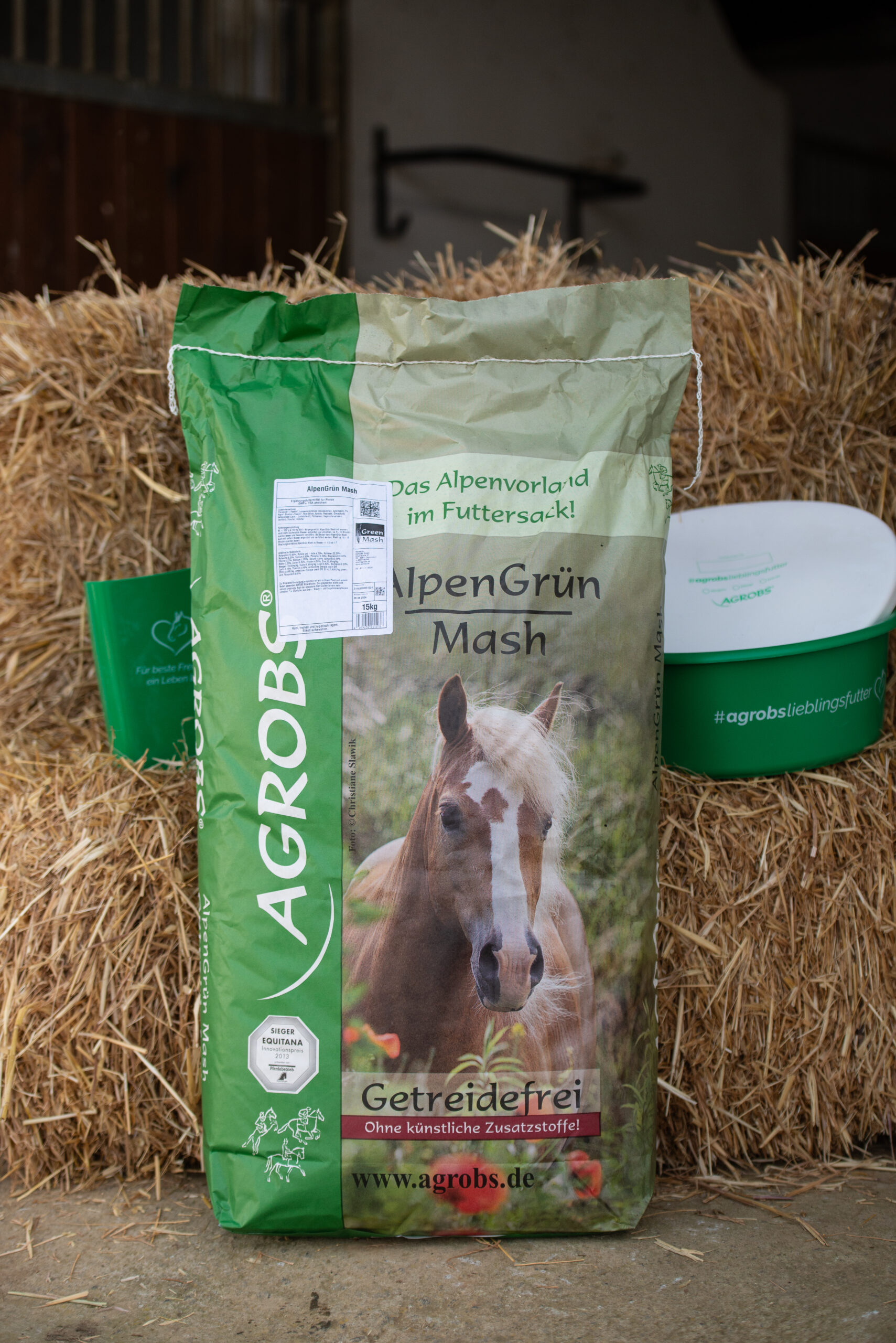 Product shot of big paper bag of Agrobs AlpenGruen Mash including feeding bowl and scoop