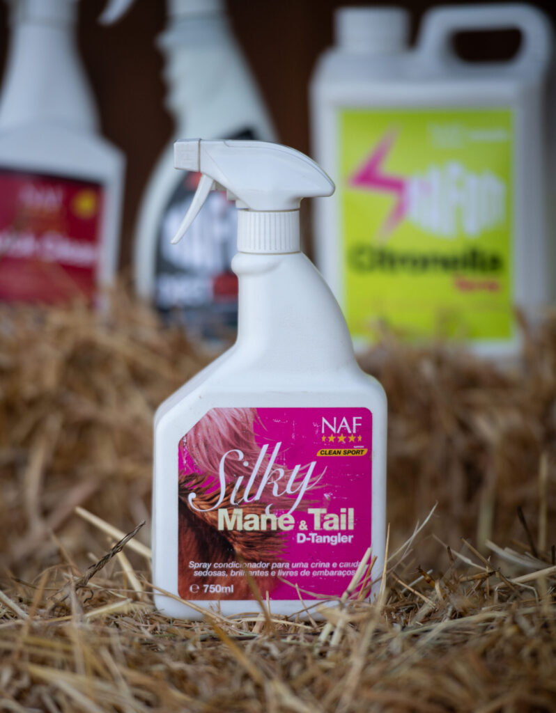 Product shot mane and tail de-tangler for horses