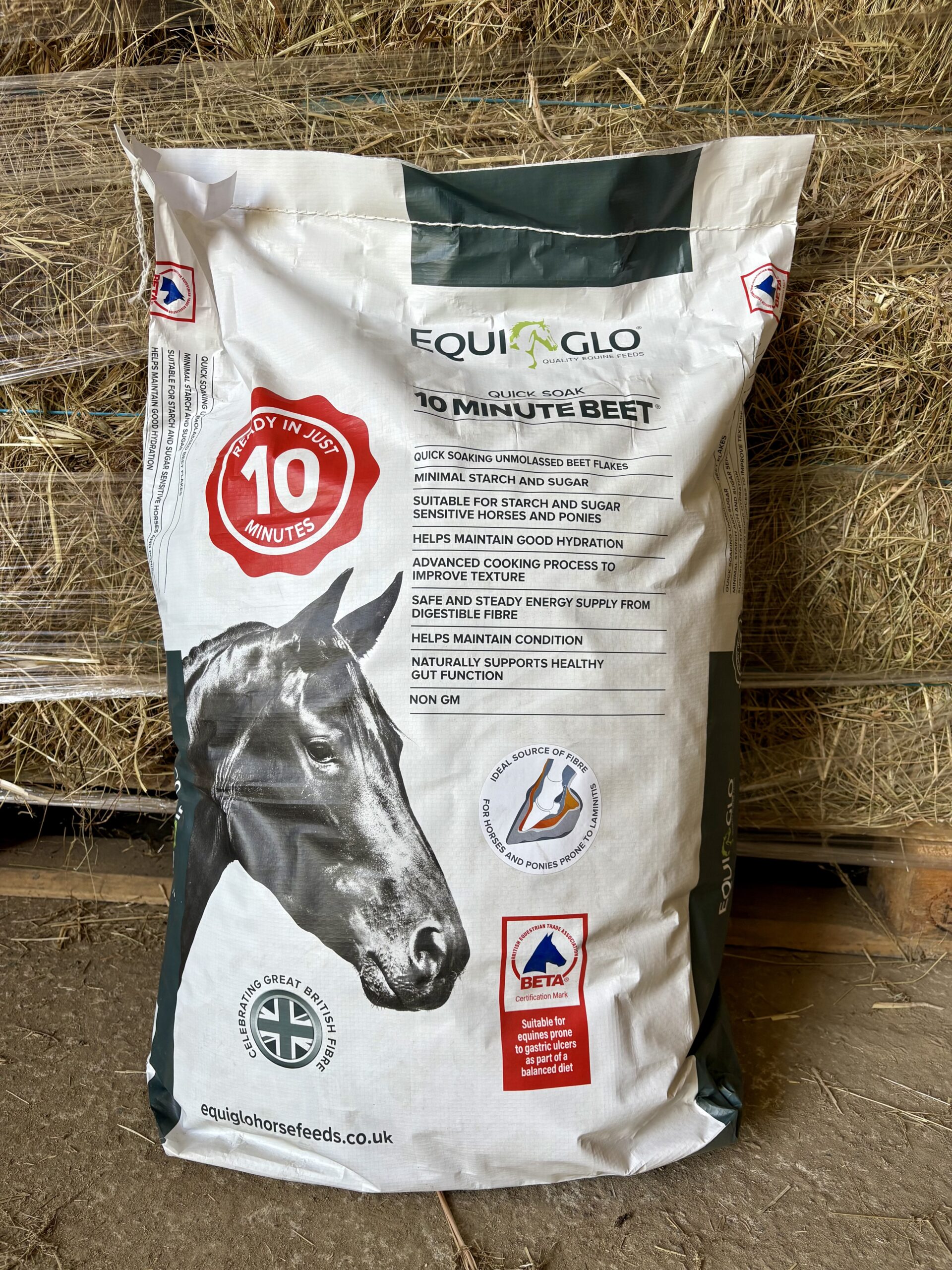 Product shot of a big bag of 10 Minute Beet from Equi Glo for horses